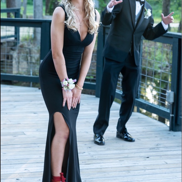Simple Black Prom dress - Picture 4 of 4